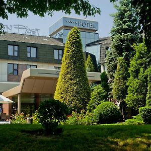 Crown Piast Hotel & SPA